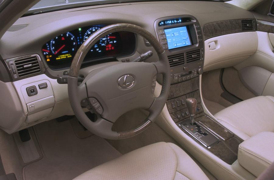  Lexus LS430 2001 года  (фото 47 из 56)